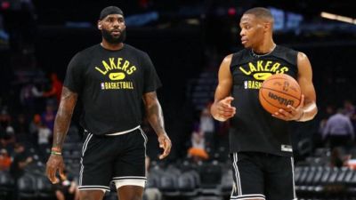 前NBA冠军：威少联手詹姆斯反伤声誉，未达其水准必背锅