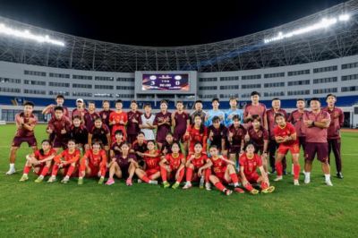 中国U17女足3球完胜曼城，三战轰14球锁定小组头名