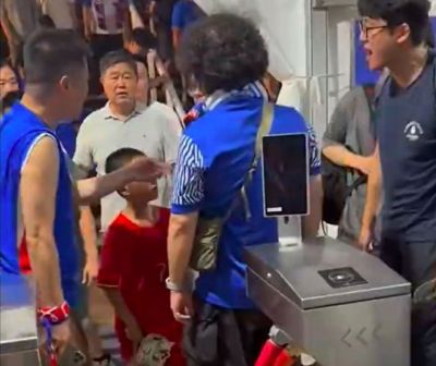 警方通报身着武磊球衣小球迷被围攻处理结果：3人涉嫌寻衅滋事被行政拘留！