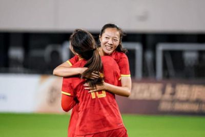 中国U17女足击败曼城U17女足，小组赛三战全胜晋级