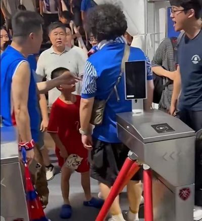 观点｜武磊球衣引发的不该是恐惧，热爱不应裹挟戾气