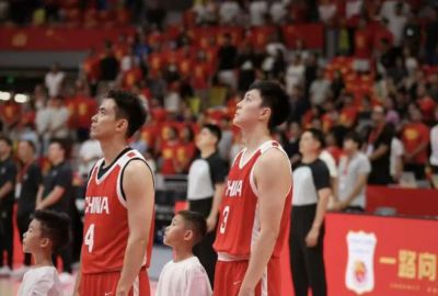 中国男篮世预赛12人名单基本出炉,后场赵继伟胡明轩领衔,焦泊乔入围,杨瀚森成为最后依杖