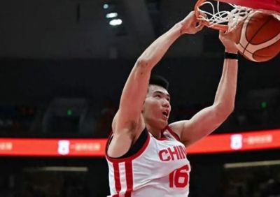 13分钟14+7！广东失意内线国家队持续爆发 杜锋当初没用好他？
