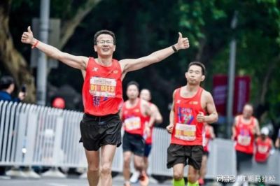 国际标牌一边去！谁给长沙马拉松的勇气