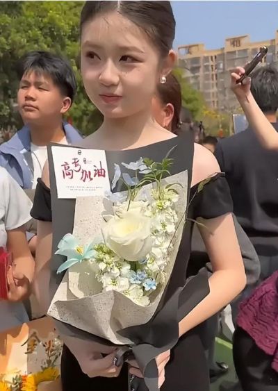 “一看就是有福之人”，高中女生面相火了，重点大学加美貌是王炸