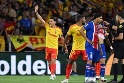 0-1！大巴黎法超杯4连冠终结 多打1人仍遭爆冷 8000万飞翼肘击染红