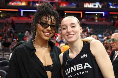 WNBA双星从队友变恋人，7年时间线印证主动出击终成眷属