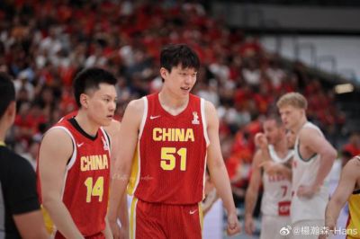 杨瀚森绝杀后发文:千磨万击还坚劲,任尔东西南北风