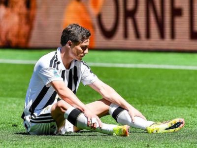 记者：伊尔迪兹今日接受了左脚第五跖骨手术，预计伤缺约3个月