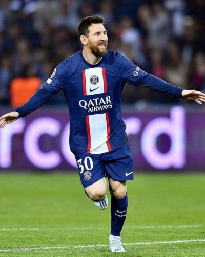 大巴黎晒旧照致敬梅西:Leo Messi ♾️️