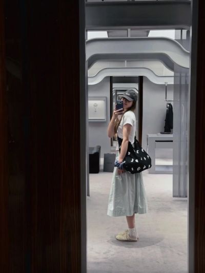 甜美可人！张茹晒旅行美照：没想到吧？我还有存货