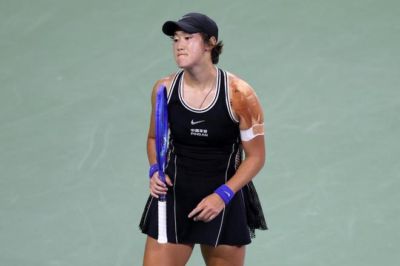 连续3年止步美网首轮！王曦雨战劲敌败下阵来，0-2不敌斯瓦泰克
