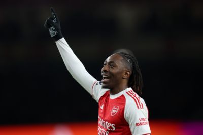 埃泽：吉马良斯和孔萨是场上的勇士，他们是绝佳引援