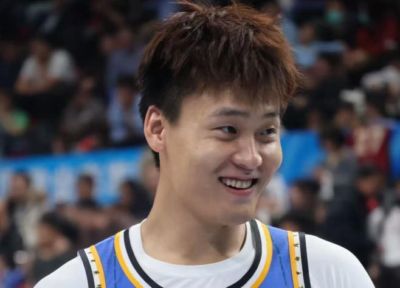 媒体人：赵睿在今夏休赛期减重20斤，速度变快而对抗并未减弱
