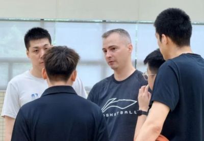 广东多人采访!新帅回应体系和外援,徐杰亲承变化多,周鹏谈回归