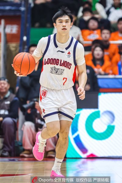 上赛季在广州场均2.6分！媒体人：宁波男篮预计签约后卫邵炜昀