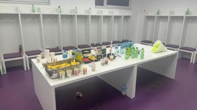 图片报报道德国杯赛后拜仁更衣室：奥利塞23点31分才离开