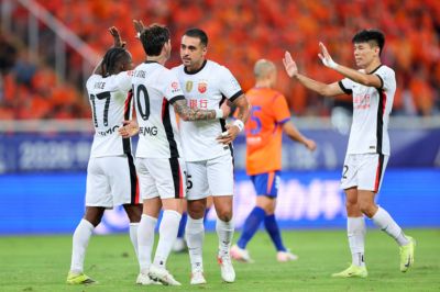 足协杯-刘祝润安佩姆建功杨希传射 海港客场3-0泰山进四强