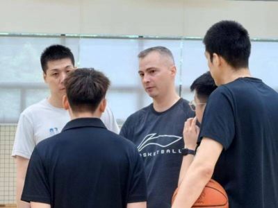 原创
宏远新主帅发声!花式猛夸杜锋,提及三位新外援,会搭建全新体系