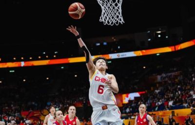绝平上篮！杨舒予全场13投8中拿到18分3板5助