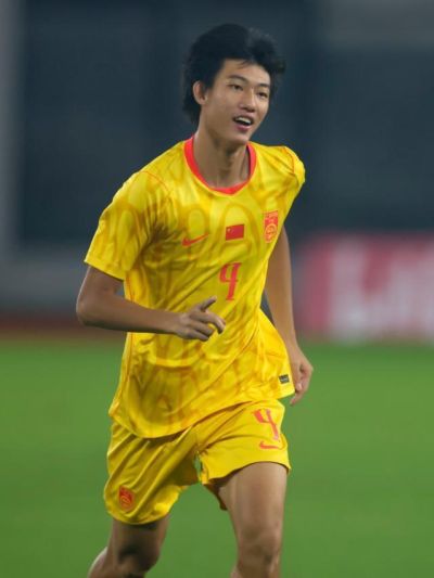 只差一步创造全新历史！高中生赵松源入选国足