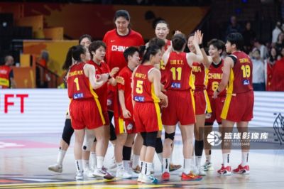 媒体人：女篮进八强远远不是终极目标 赢球是双刃剑&切莫掩盖问题