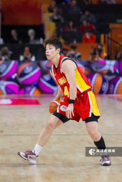 不在状态！李缘半场3投0中一分未得&拿2板有1失误 三分2中0
