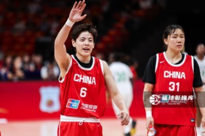 能攻能守!杨舒予半场6中5&三分2中2 砍下12分2板6助2断