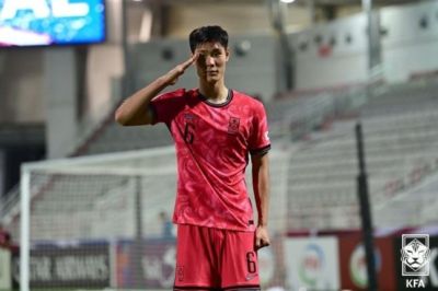 韩媒：韩国亚运队中锋李英俊预计在亚运会淘汰赛阶段才能就位