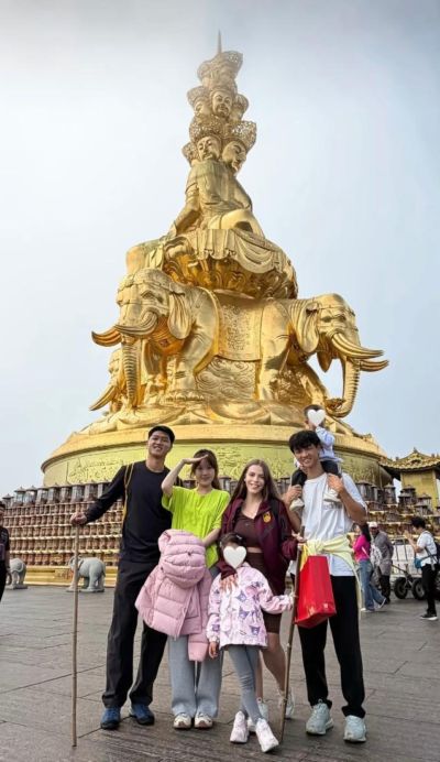 重返国足，蹇韬、杨明洋两家同游峨眉山