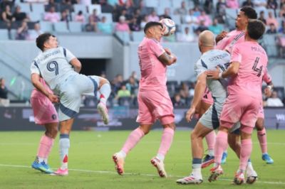 莱万全场数据：1次射门便进球，2过人+8次成功地面对抗，评分7.9