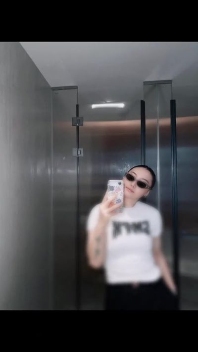 又美又飒！武桐桐晒近况视频：照片不行 滤镜来凑