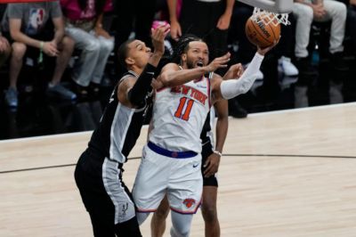 NBA总决赛：尼克斯客胜马刺开门红 总比分1-0领先