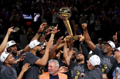 NBA总决赛：尼克斯胜马刺 总比分4-1夺得NBA总冠军