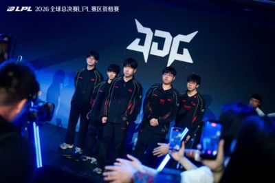 [流言板]LPL分享JDG赛后返图，配文如下：于绝境赢得一线生机