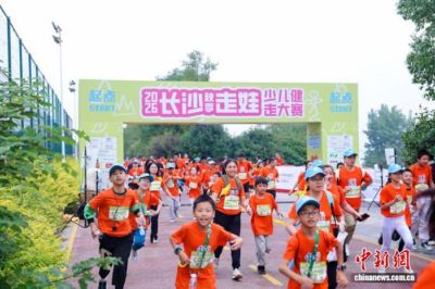 2026长沙（秋季）走娃大赛开赛  2000组亲子家庭逐趣健走
