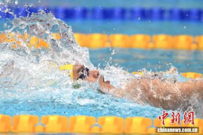 中国选手徐嘉余晋级男子100米仰泳决赛