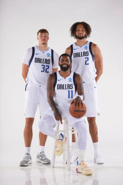 [流言板]杜克军团！NBA官方分享弗拉格，欧文和莱夫利的合影