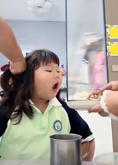 “你家公主都长黑棘皮了”，一段富养小学女儿视频，把亲骨肉坑惨了