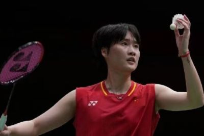 亚运会羽毛球：女单四强出炉！国羽占两席，陈雨菲逆转，王祉怡2-0