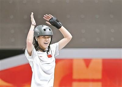 15岁滑板少女朱沅铃摘金