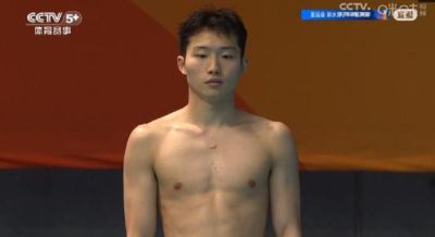 王宗源成功卫冕亚运跳水男子1米板冠军，16岁小将刘成赞摘铜
