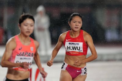 亚运会｜吴洪娇女子800米小组赛第三晋级决赛，李国锋拳击男子70公斤级获第五名