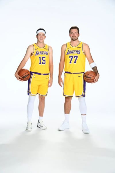 [流言板]持球双核！NBA官方发问：新赛季你们对东里的期待是什么？