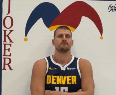 [流言板]NBA官方晒约基奇媒体日定妆照拍摄花絮并配文：Joker第12季