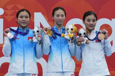 亚运会跳水女子10米跳台 陈芋汐夺冠卢为摘银