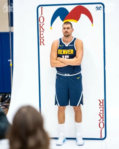 [流言板]连续三年ESPN排名第一！掘金官方分享约基奇媒体日上的照片