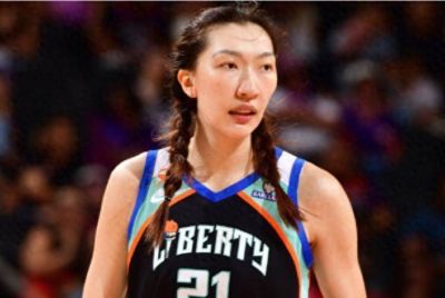 WNBA史上首次黑八诞生！自由人2-0横扫山猫进4强，韩旭6+2三分
