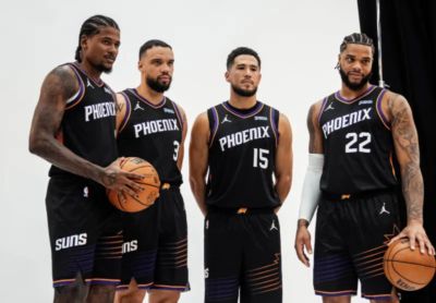 [流言板]布克：如今篮球越来越无位置化，球员都需要具备组织能力