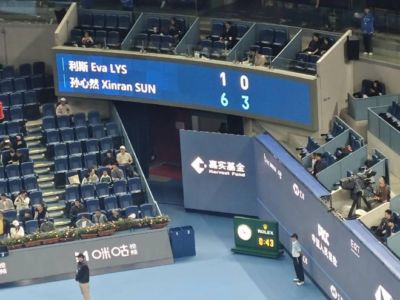 利斯第二盘0-3后退赛，16岁孙心然收获WTA1000首胜晋级中网女单次轮